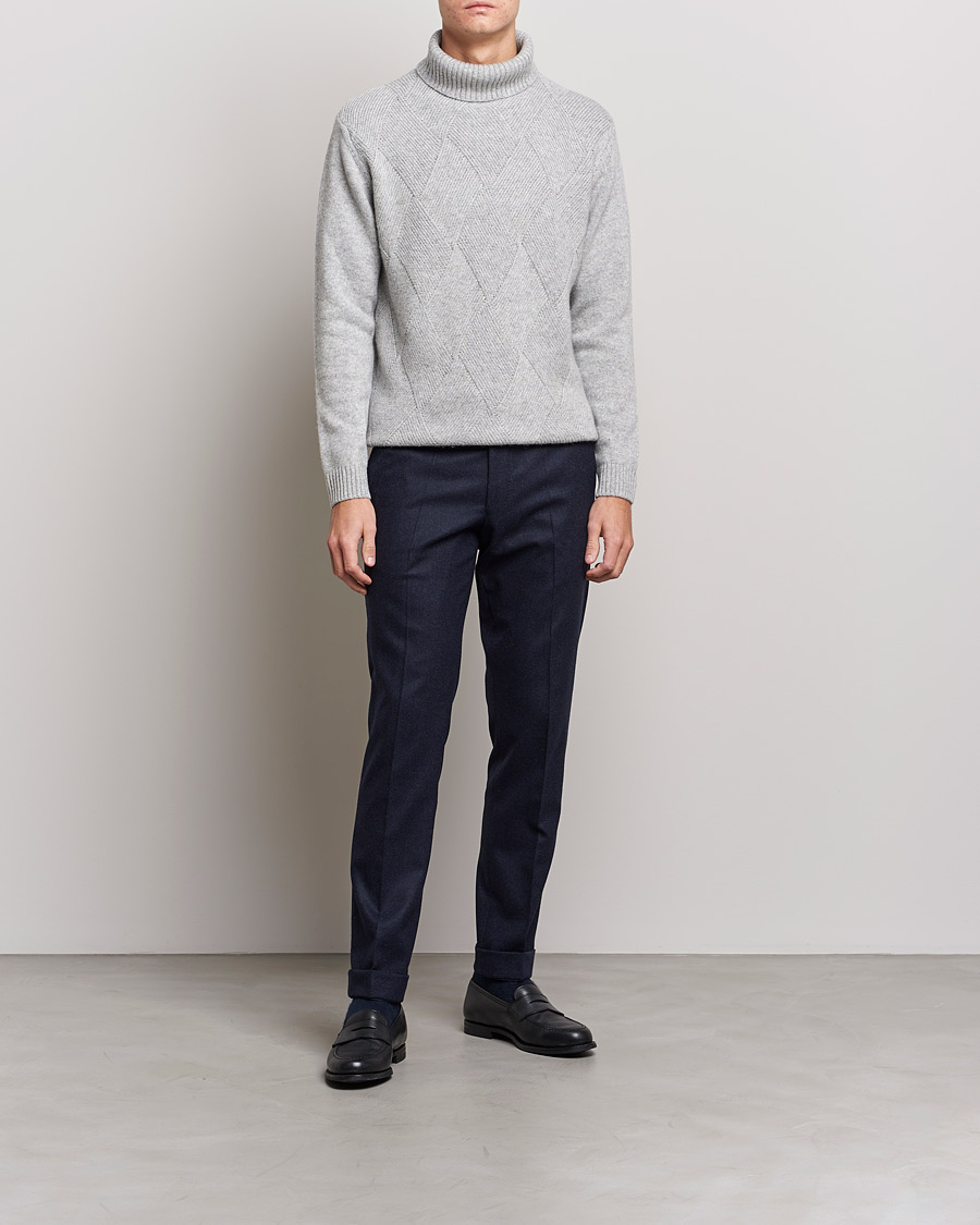 Mies | Puserot | Oscar Jacobson | Lyle Wool/Cashmere Structured Rollneck Light Grey