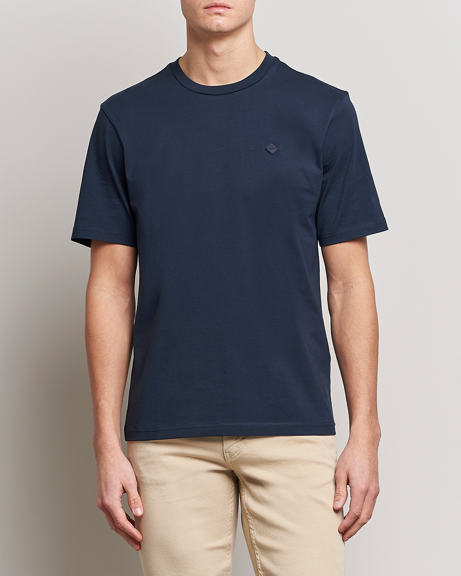 Mies |  | J.Lindeberg | Dale Organic Cotton Patch T-Shirt Navy