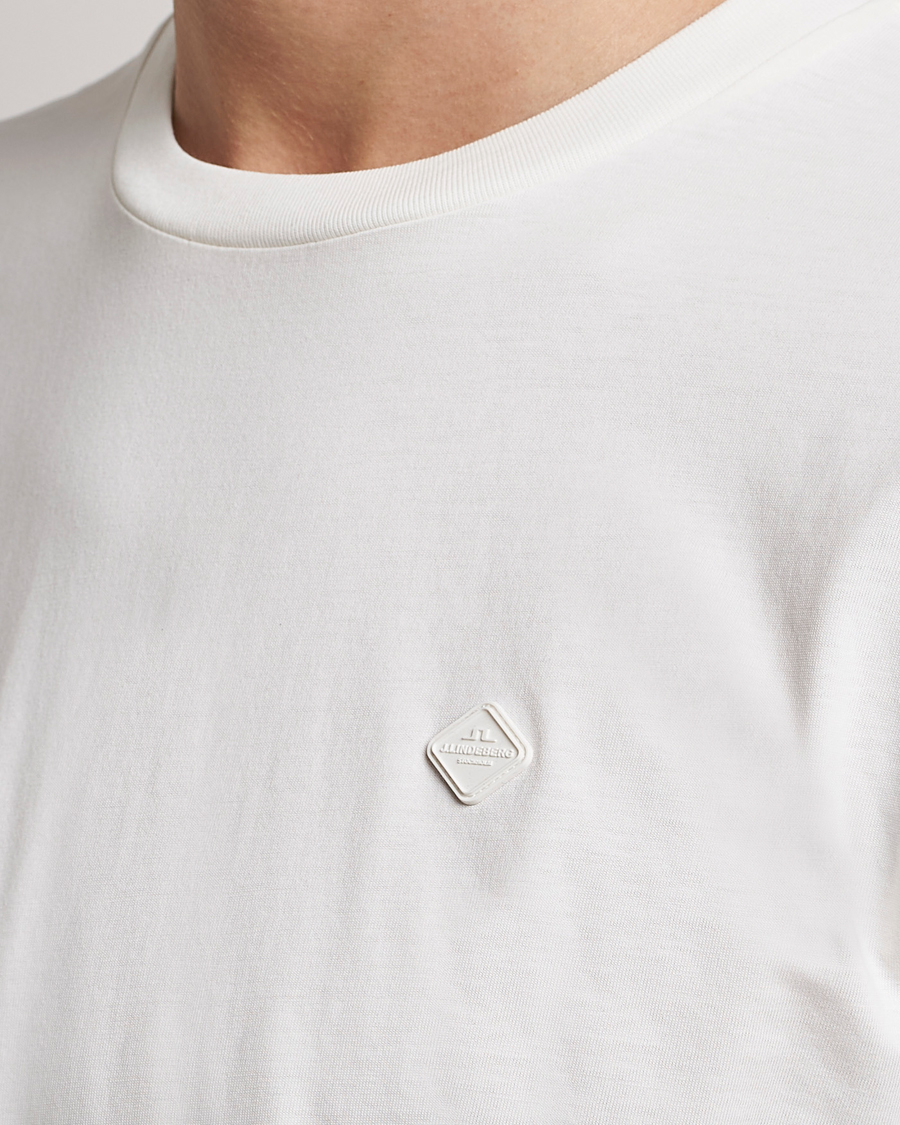 Mies | T-paidat | J.Lindeberg | Dale Organic Cotton Patch T-Shirt Cloud White