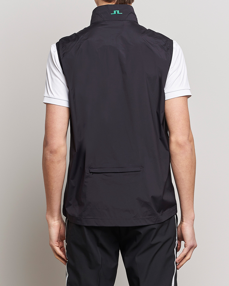 Mies | Ulkoliivit | J.Lindeberg | Ash Light Packable Vest Rain Forest