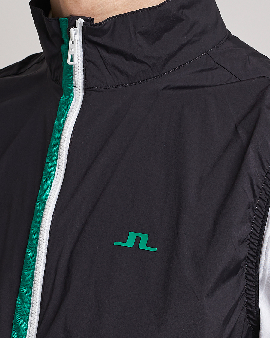 Mies | Ulkoliivit | J.Lindeberg | Ash Light Packable Vest Rain Forest