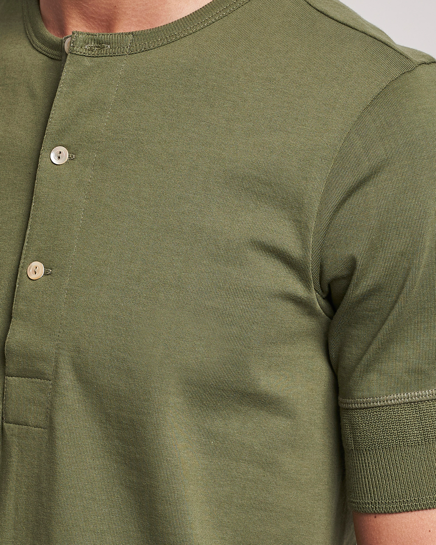 Mies | T-paidat | Merz b. Schwanen | Short Sleeve Organic Cotton Henley Army