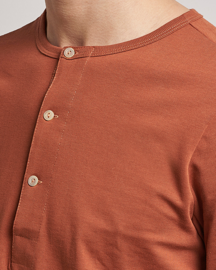 Mies | Puserot | Merz b. Schwanen | Classic Organic Cotton Henley Sweater Sierra Red