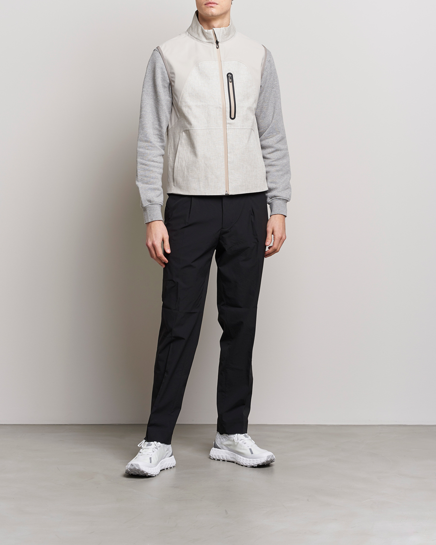 Mies | Ulkoliivit | SEASE | V-8 Linen Gilet Light Beige