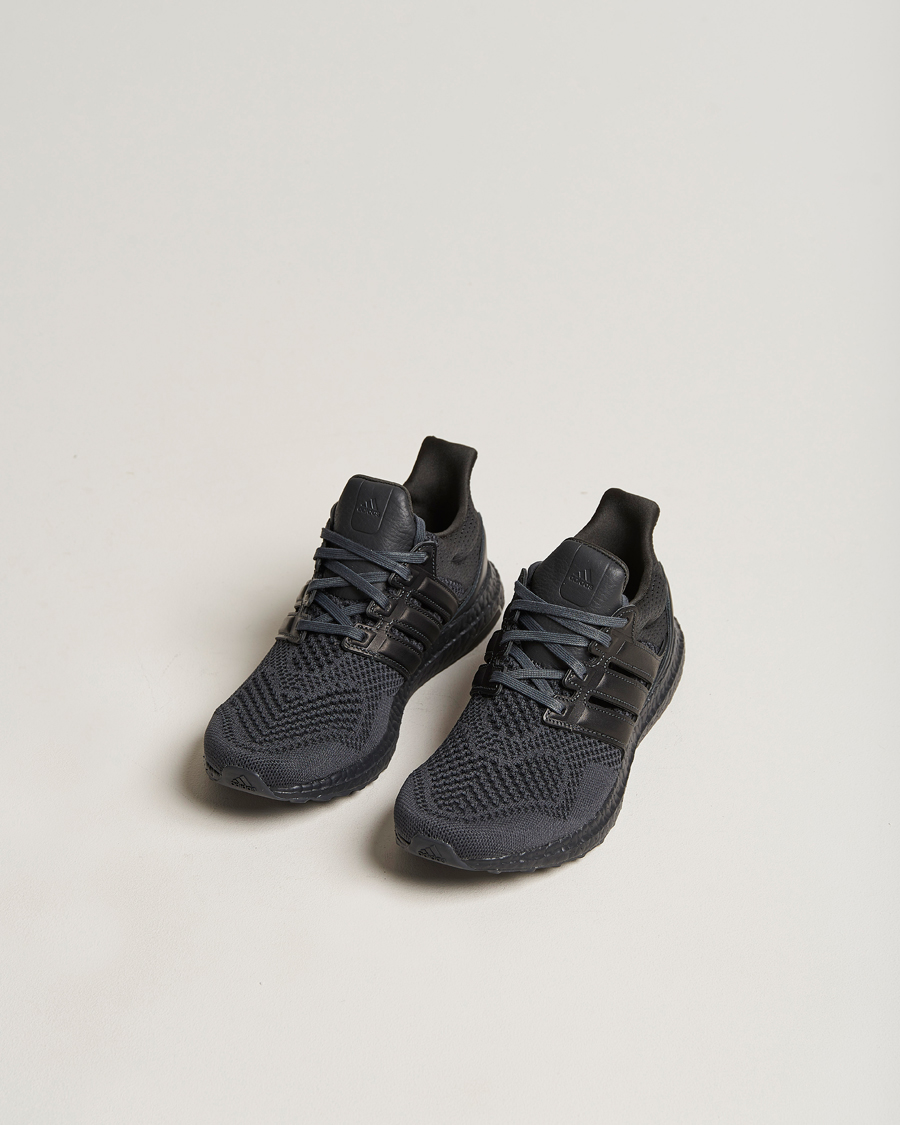 Mies |  | adidas Performance | Ultraboost 1.0 Running Sneaker Carbon/Black