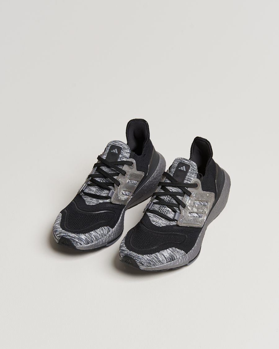 Mies |  | adidas Performance | Ultraboost 22 Running Sneaker Black