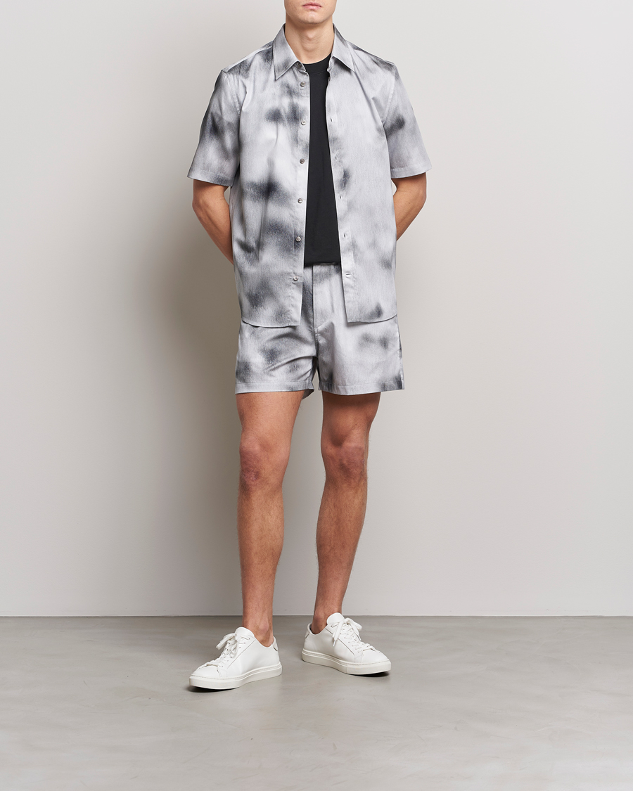 Mies | Shortsit | Tiger of Sweden | Twolum Printed Shorts Print