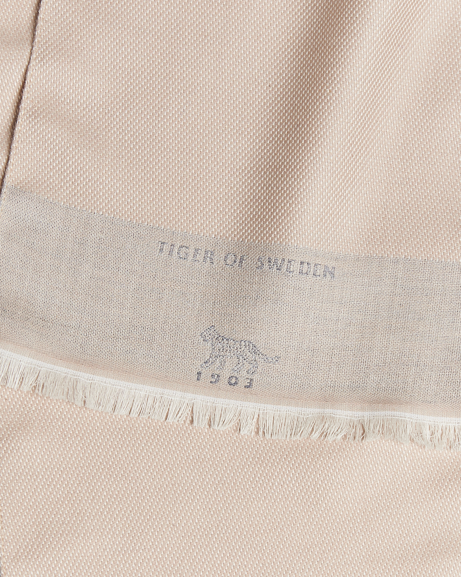 Mies | Tiger of Sweden Salvor Wool Silk Scarf Dark Sand | Tiger of Sweden | Salvor Wool Silk Scarf Dark Sand