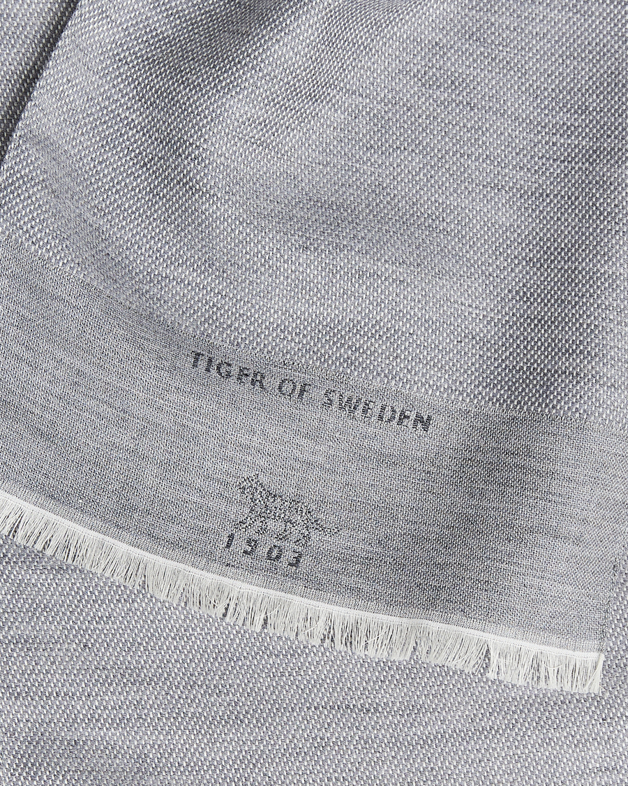 Mies | Tiger of Sweden Salvor Wool Silk Scarf Grey Shadow | Tiger of Sweden | Salvor Wool Silk Scarf Grey Shadow