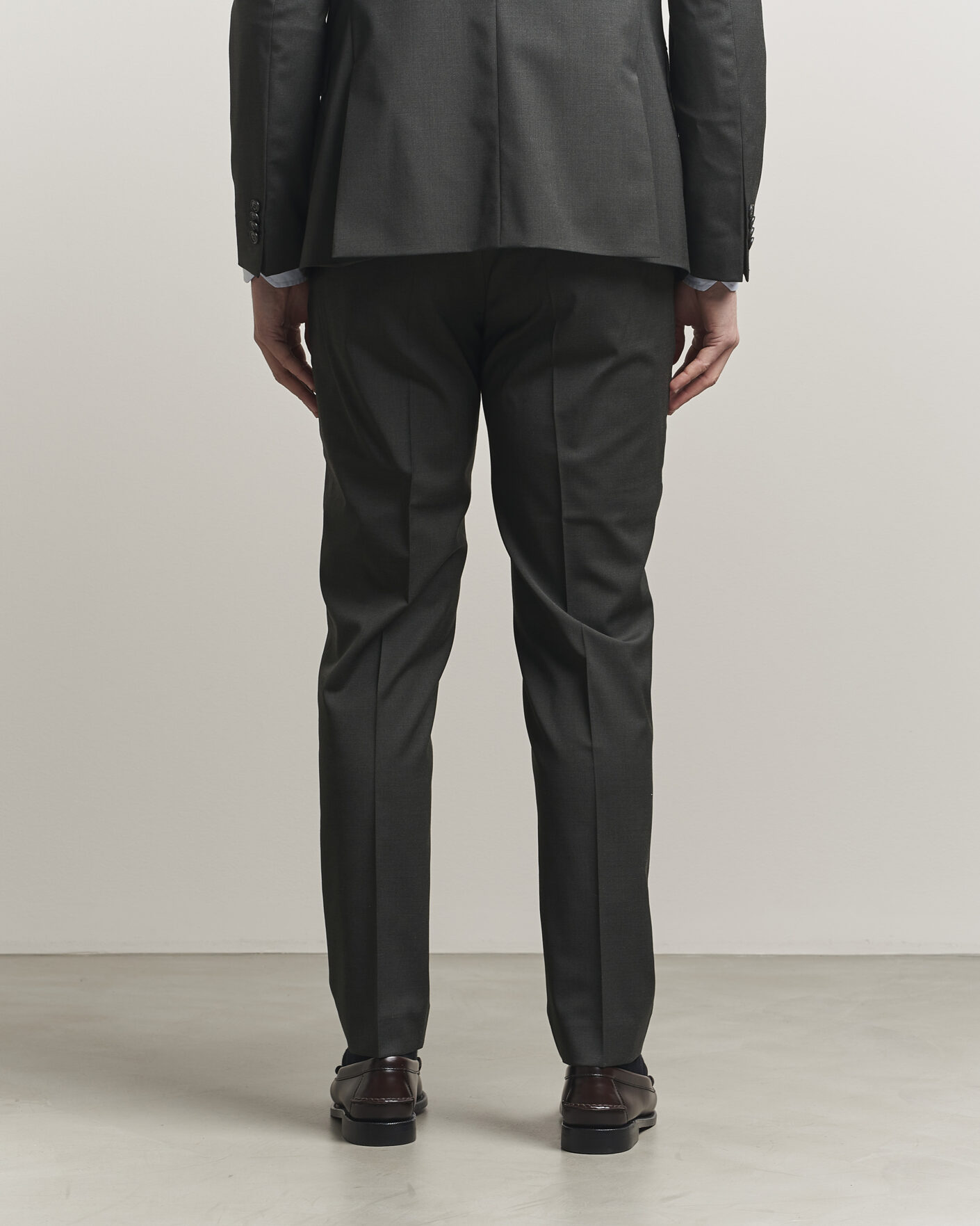 Mies | Housut | Tiger of Sweden | Tenuta Wool Travel Suit Trousers Olive Extreme