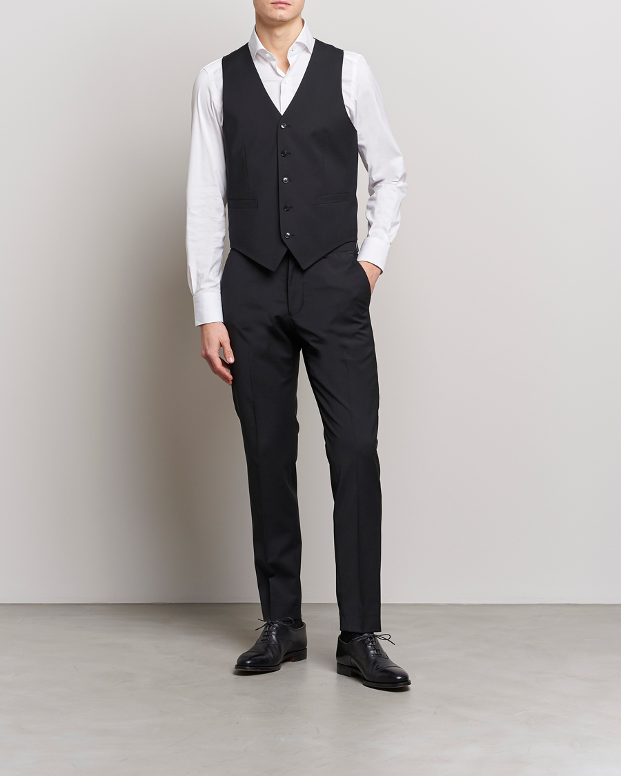 Mies | Pikkutakit | Tiger of Sweden | Wayde Wool Travel Waistcoat Black