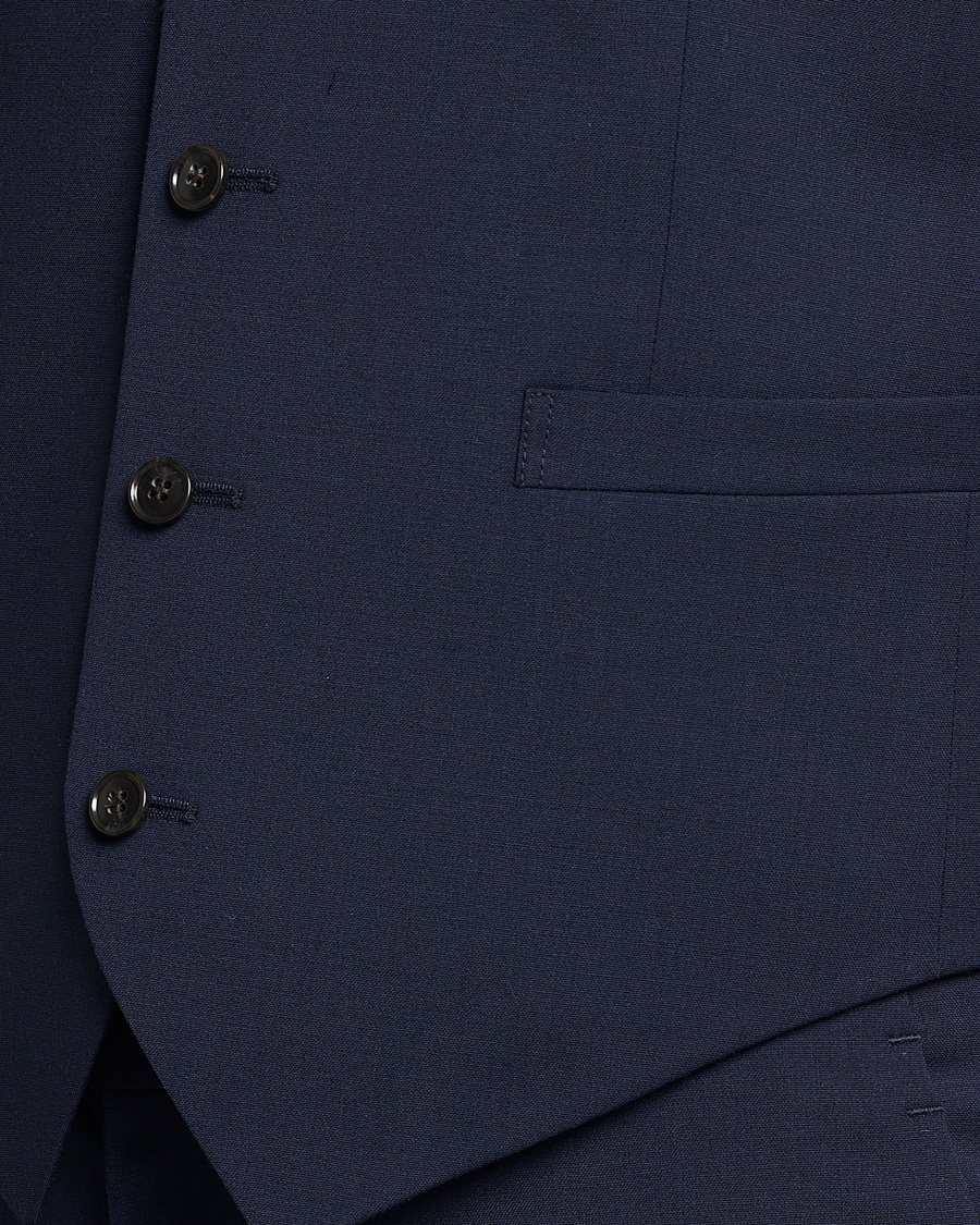 Mies | Pikkutakit | Tiger of Sweden | Wayde Wool Travel Waistcoat Royal Blue