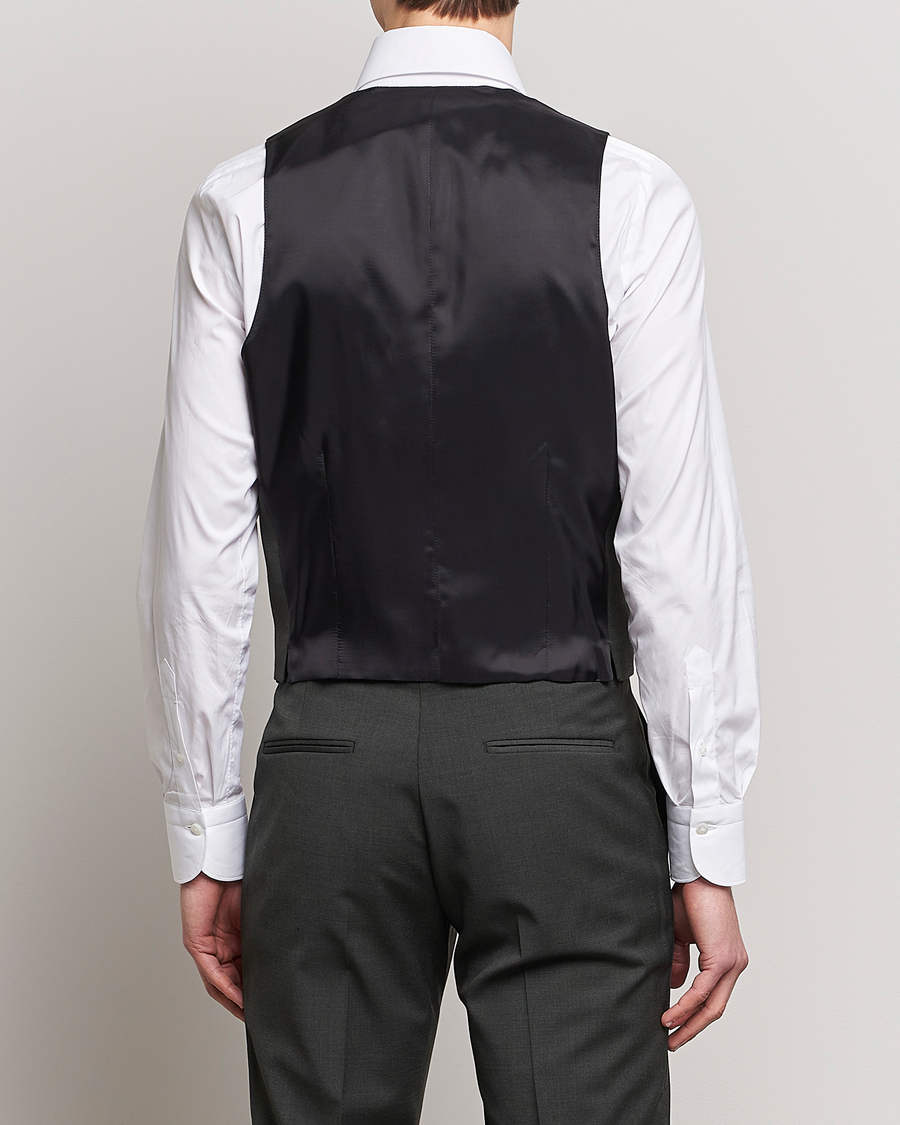Mies | Ulkoliivit | Tiger of Sweden | Wayde Wool Travel Waistcoat Olive Extreme