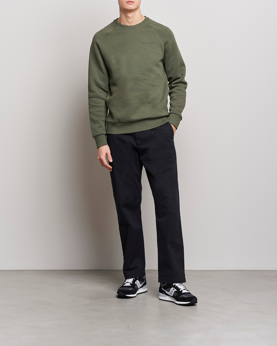 Mies | Puserot | Peak Performance | Original Small Logo Crew Neck Sweatshirt Pine Needle