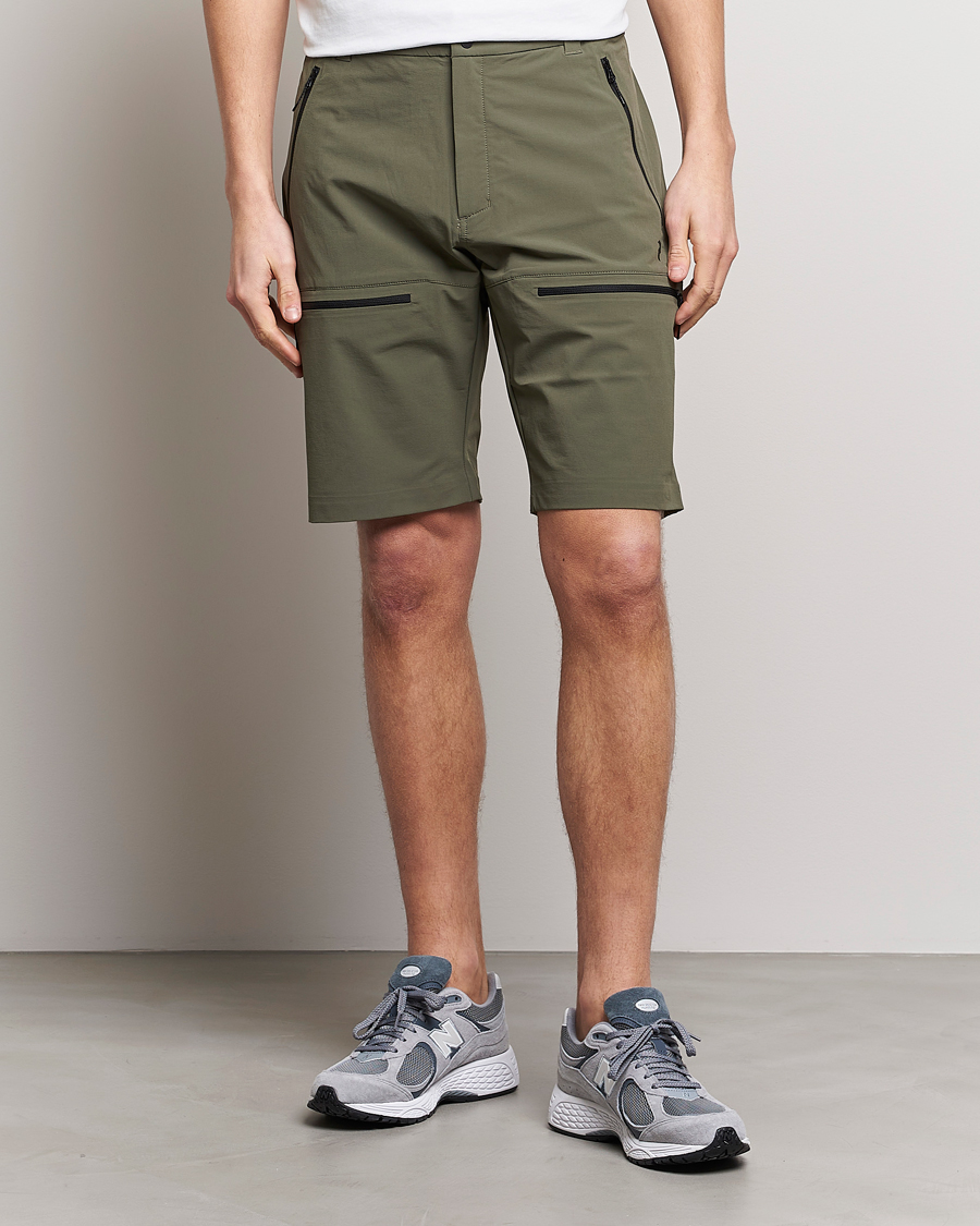 Mies | Shortsit | Peak Performance | Stretch Drawstring Tech Shorts Pine Needle