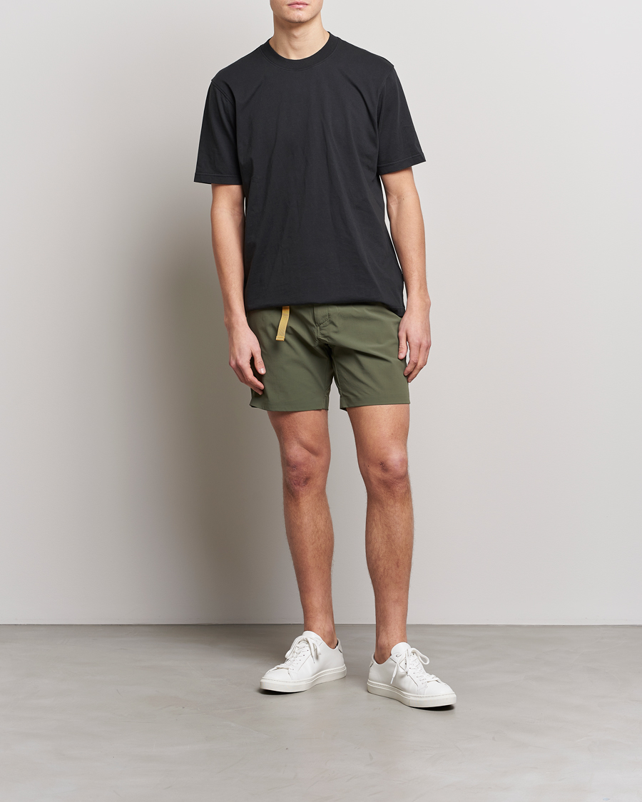 Mies | Shortsit | Peak Performance | Vislight Light Shorts Pine Needle