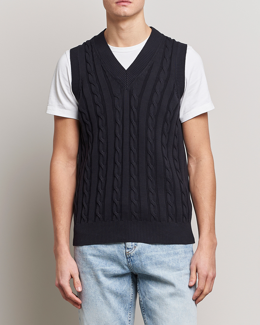 Mies |  | Oscar Jacobson | Lucas Cable Knitted Vest Navy