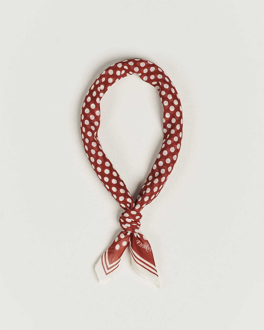 Mies | Drake's All Over Spot Cotton/Silk Bandana Red | Drake's | All Over Spot Cotton/Silk Bandana Red