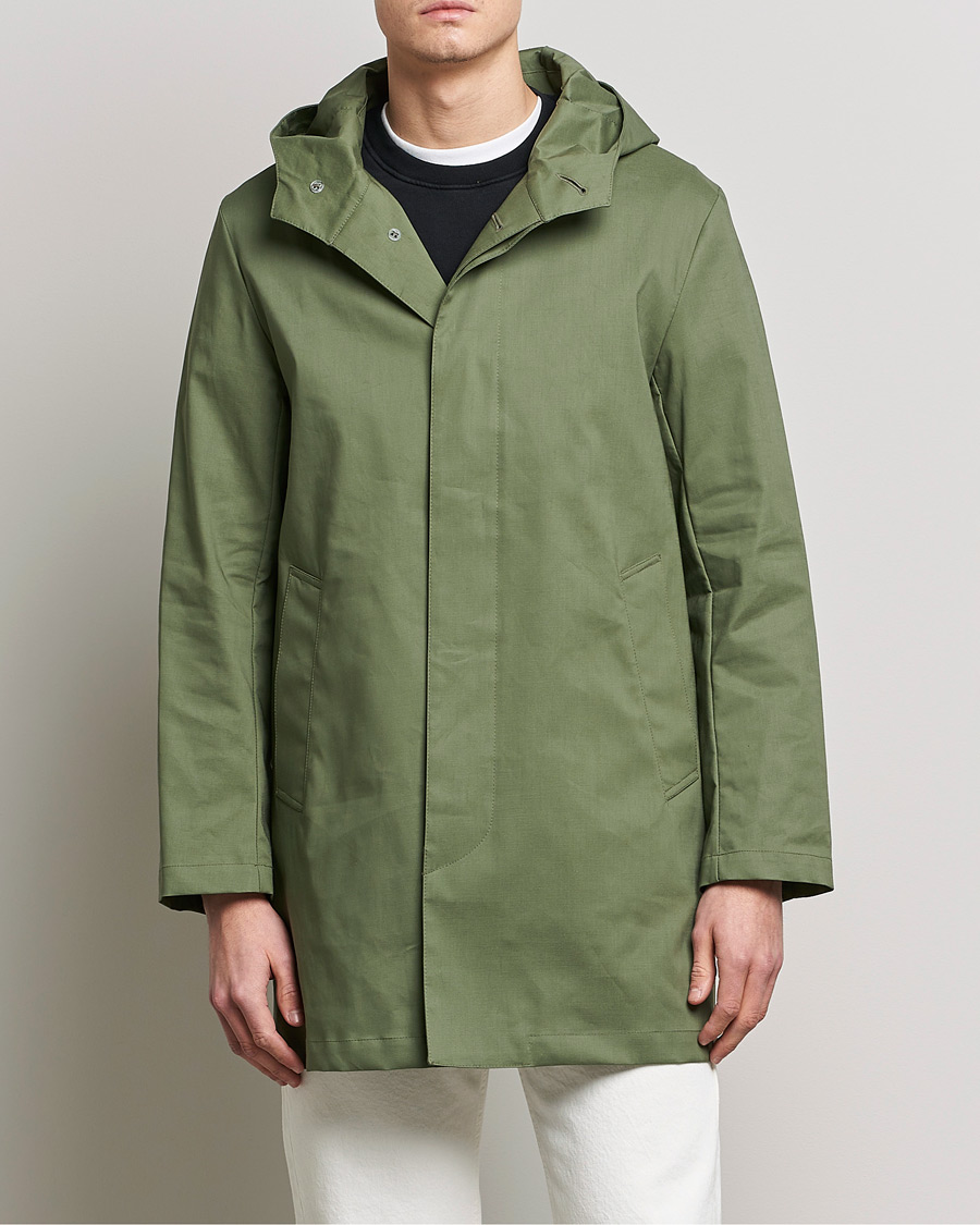 Mies | Tyylikkäänä sateella | Mackintosh | Chryston Short Waterproof Jacket Four Leaf