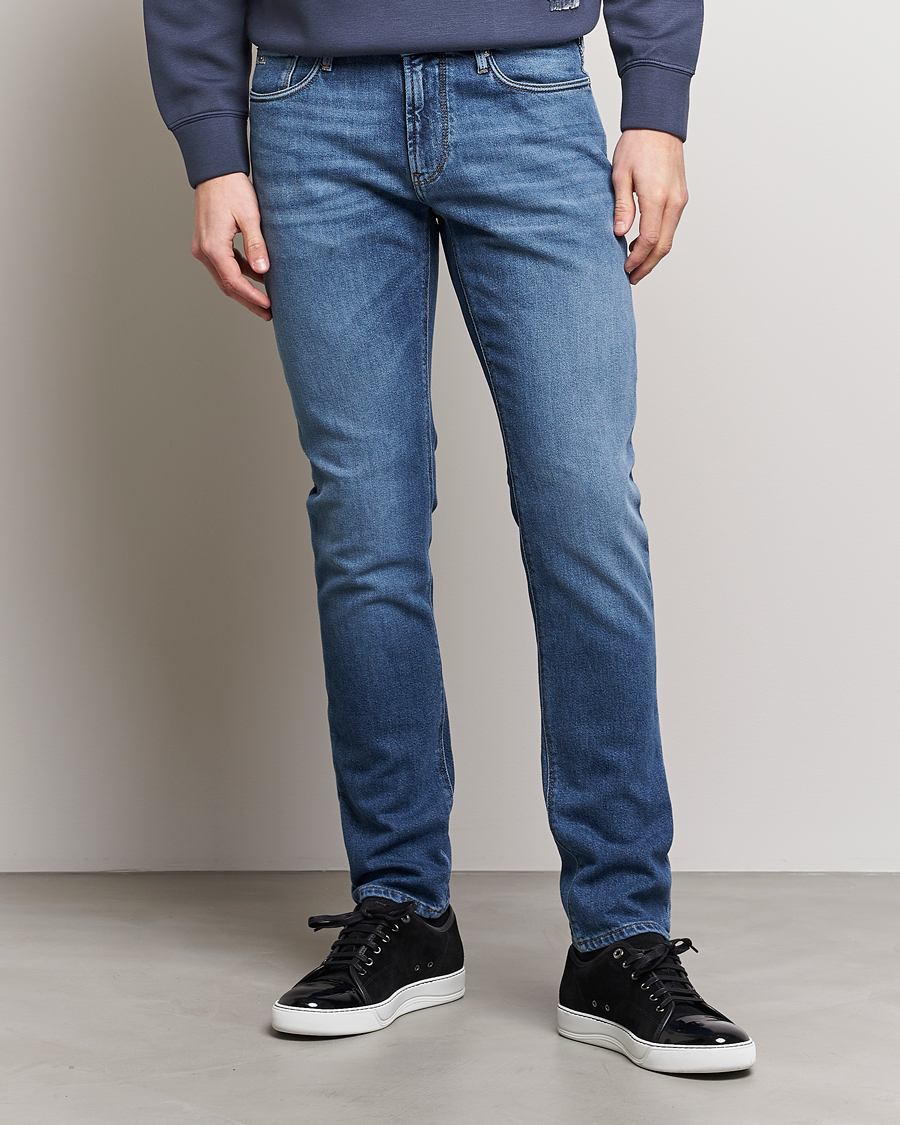 Mies | Farkut | Emporio Armani | Slim Fit Jeans Light Blue