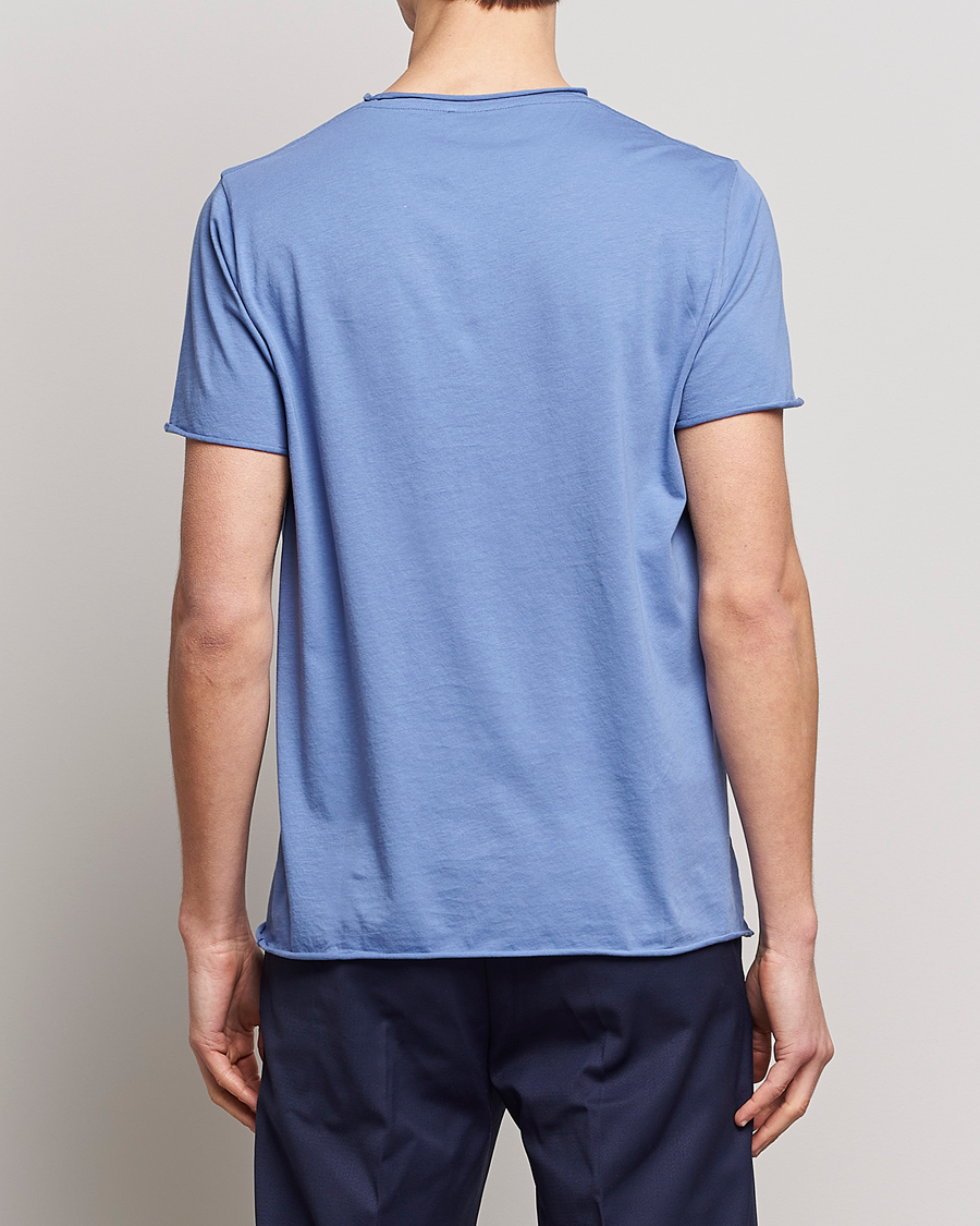 Mies | T-paidat | Filippa K | Roll Neck Crew Neck Tee Coral Blue