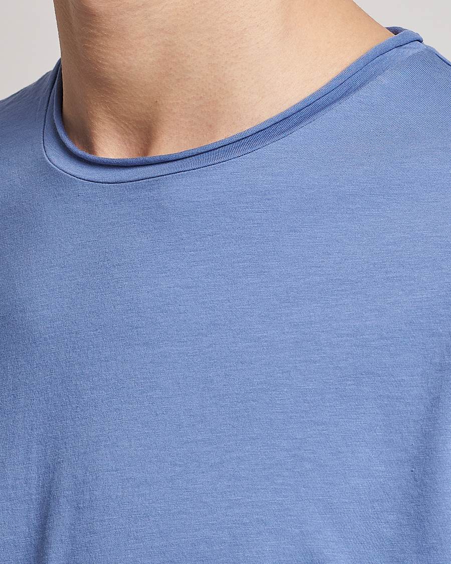 Mies | T-paidat | Filippa K | Roll Neck Crew Neck Tee Coral Blue