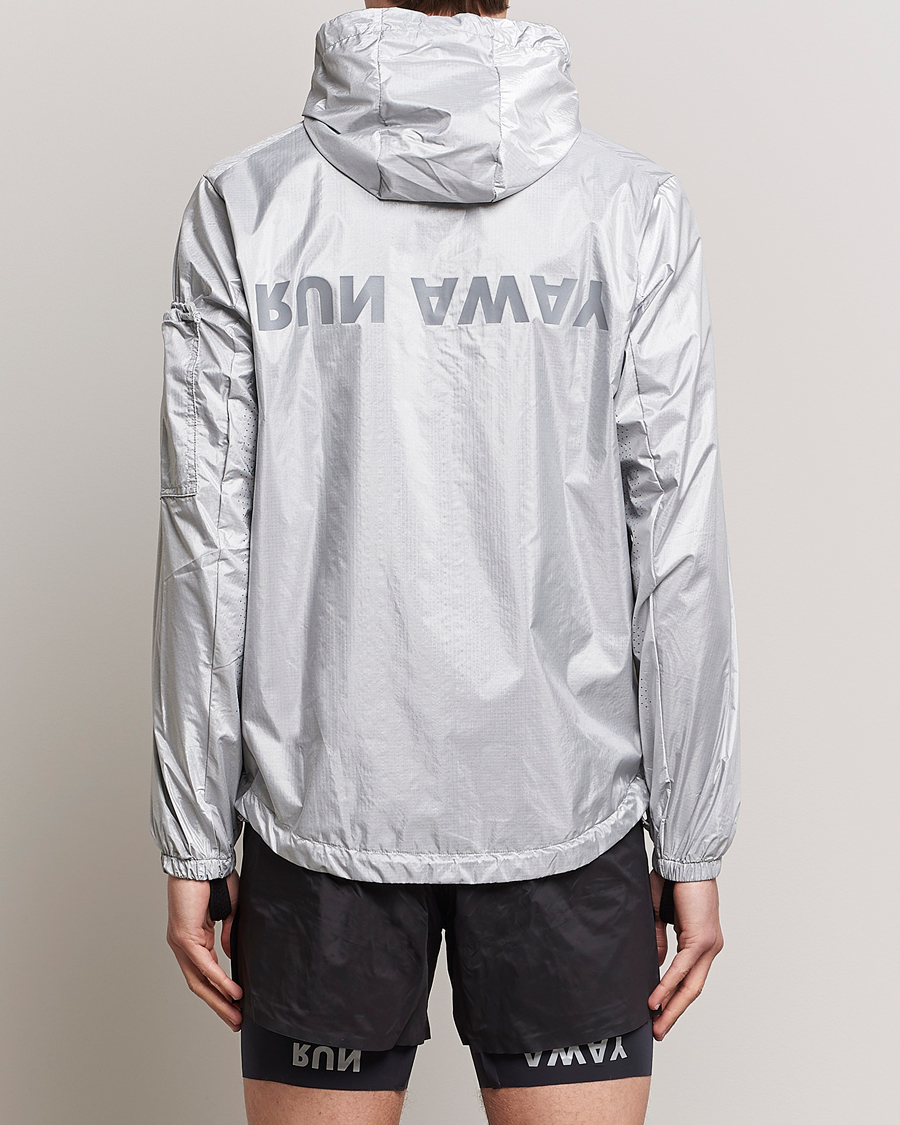 Mies | Takit | Satisfy | SilverShell Packable Windbreaker Silver