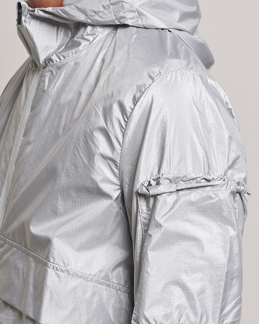 Mies | Takit | Satisfy | SilverShell Packable Windbreaker Silver