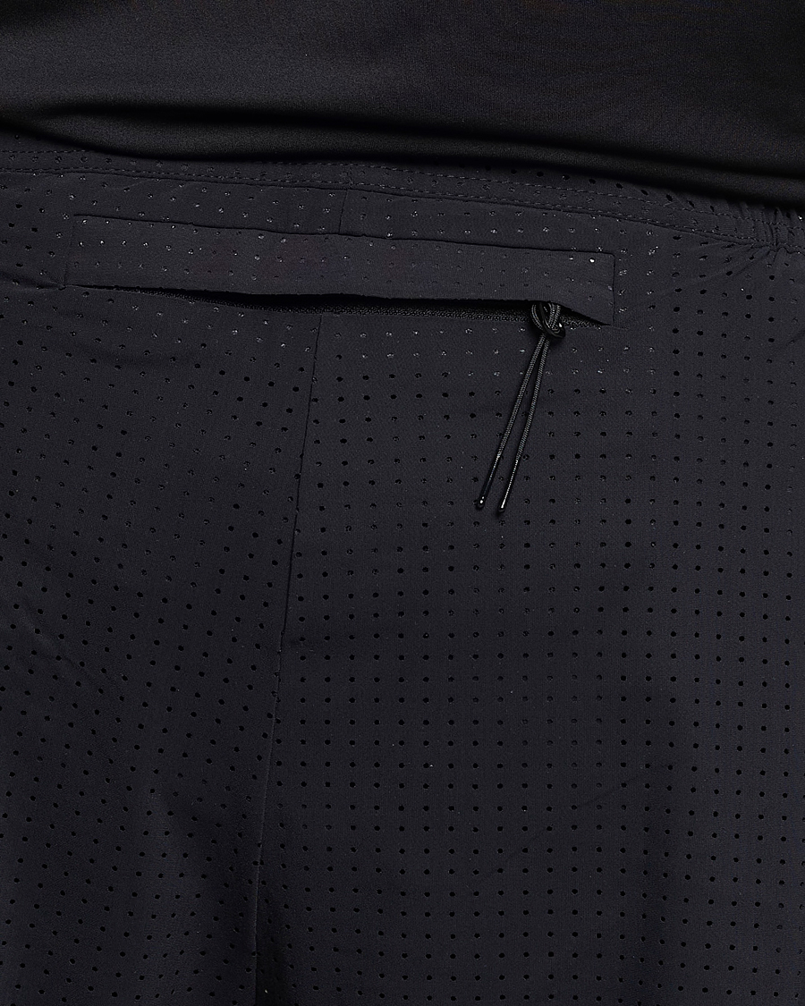 Mies | Shortsit | Satisfy | Space-O 2.5 Inch Shorts Black
