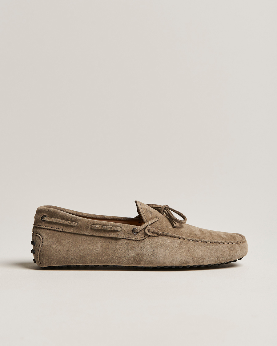 Mies | Tod's Laccetto Gommino Carshoe Taupe Suede | Tod's | Laccetto Gommino Carshoe Taupe Suede