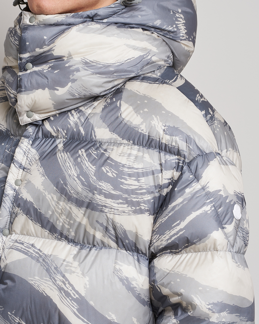 Mies | Takit | Moncler Genius | 4 Moncler Hyke Galenstock Print Down Jacket Camo