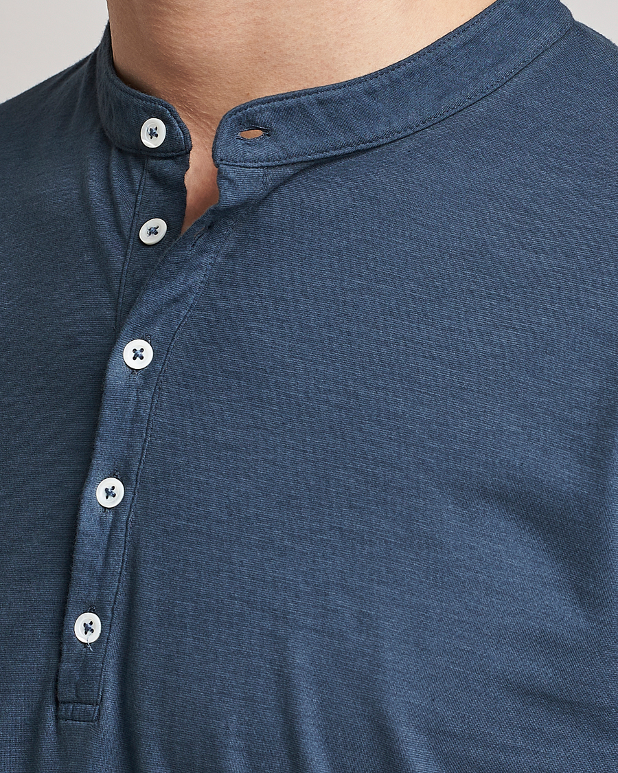 Mies | Puserot | Massimo Alba | Hawai Watercolor Henley Moon Rock