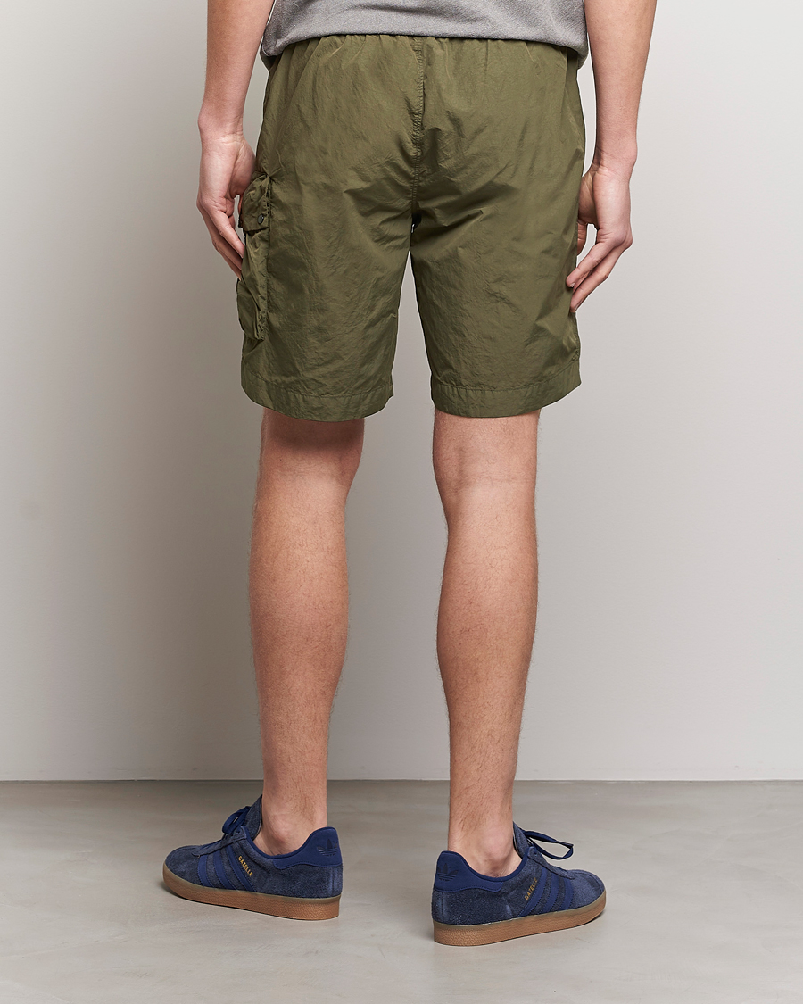 Mies | Shortsit | C.P. Company | Flatt Nylon Garment Dyed Shorts Olive