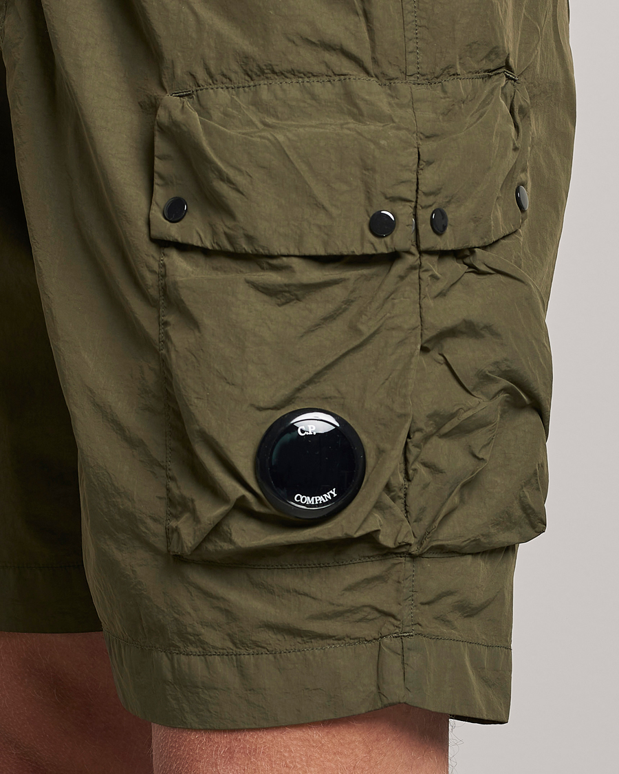 Mies | Shortsit | C.P. Company | Flatt Nylon Garment Dyed Shorts Olive