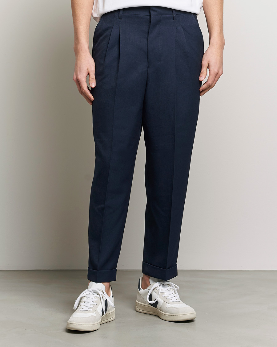 Mies | Arkipuku | AMI | Wool Carrot Fit Trousers Navy