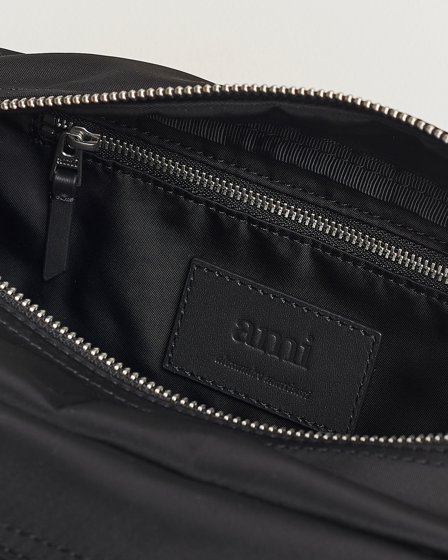 Mies | AMI Heart Logo Wash Bag Black | AMI | Heart Logo Wash Bag Black