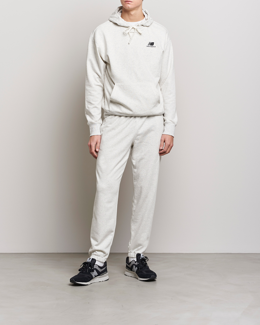 Mies | Housut | New Balance | Essentials Sweatpants Sea Salt Heather