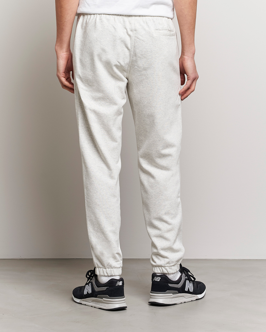 Mies | Housut | New Balance | Essentials Sweatpants Sea Salt Heather