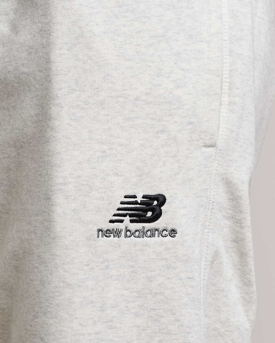 Mies | Housut | New Balance | Essentials Sweatpants Sea Salt Heather