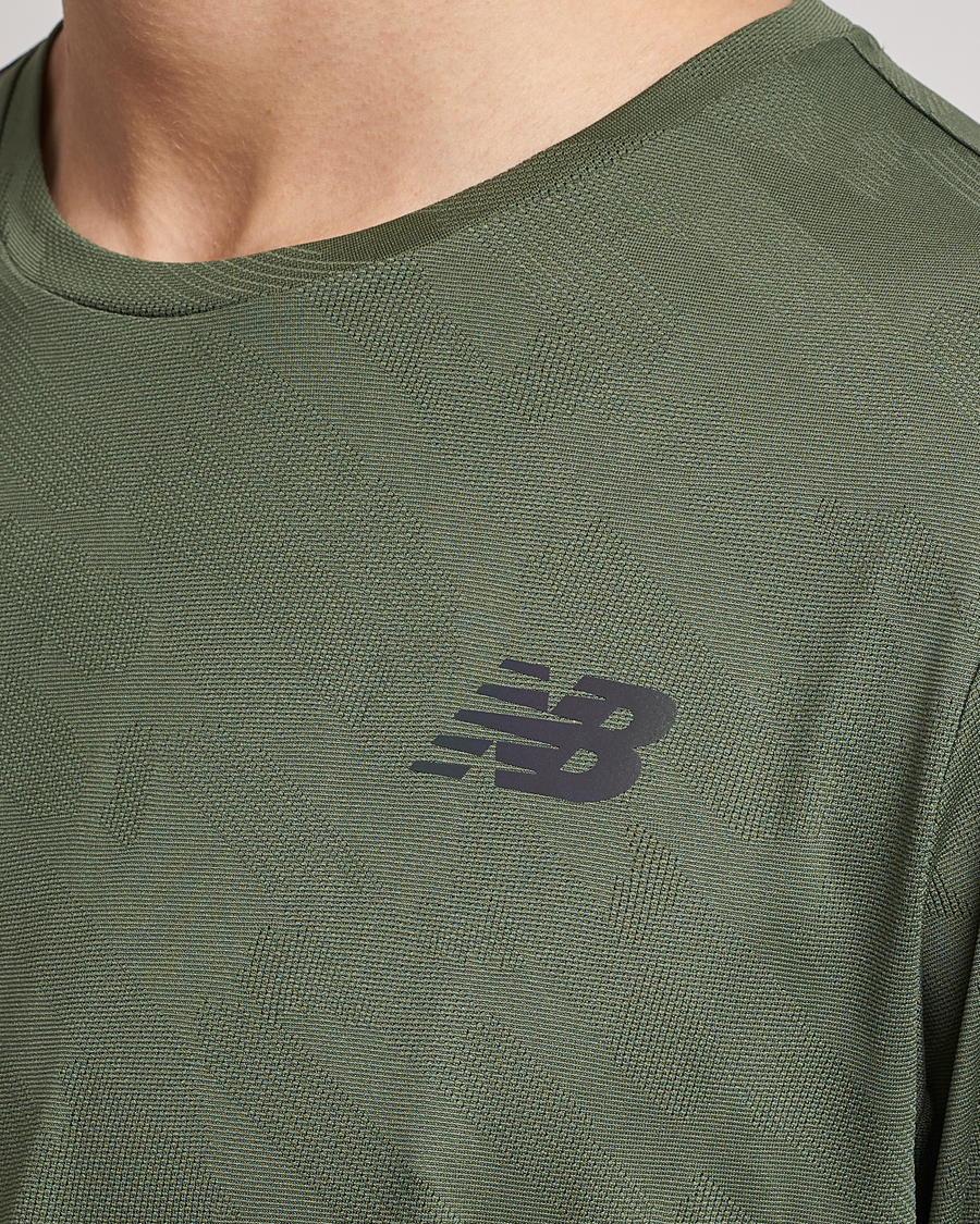 Mies | T-paidat | New Balance Running | Q Speed Jacquard Long Sleeve T-Shirt Olive