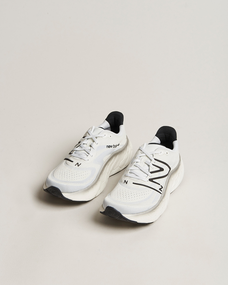 Mies | Valkoiset tennarit | New Balance Running | Fresh Foam More v4 Athleisure White