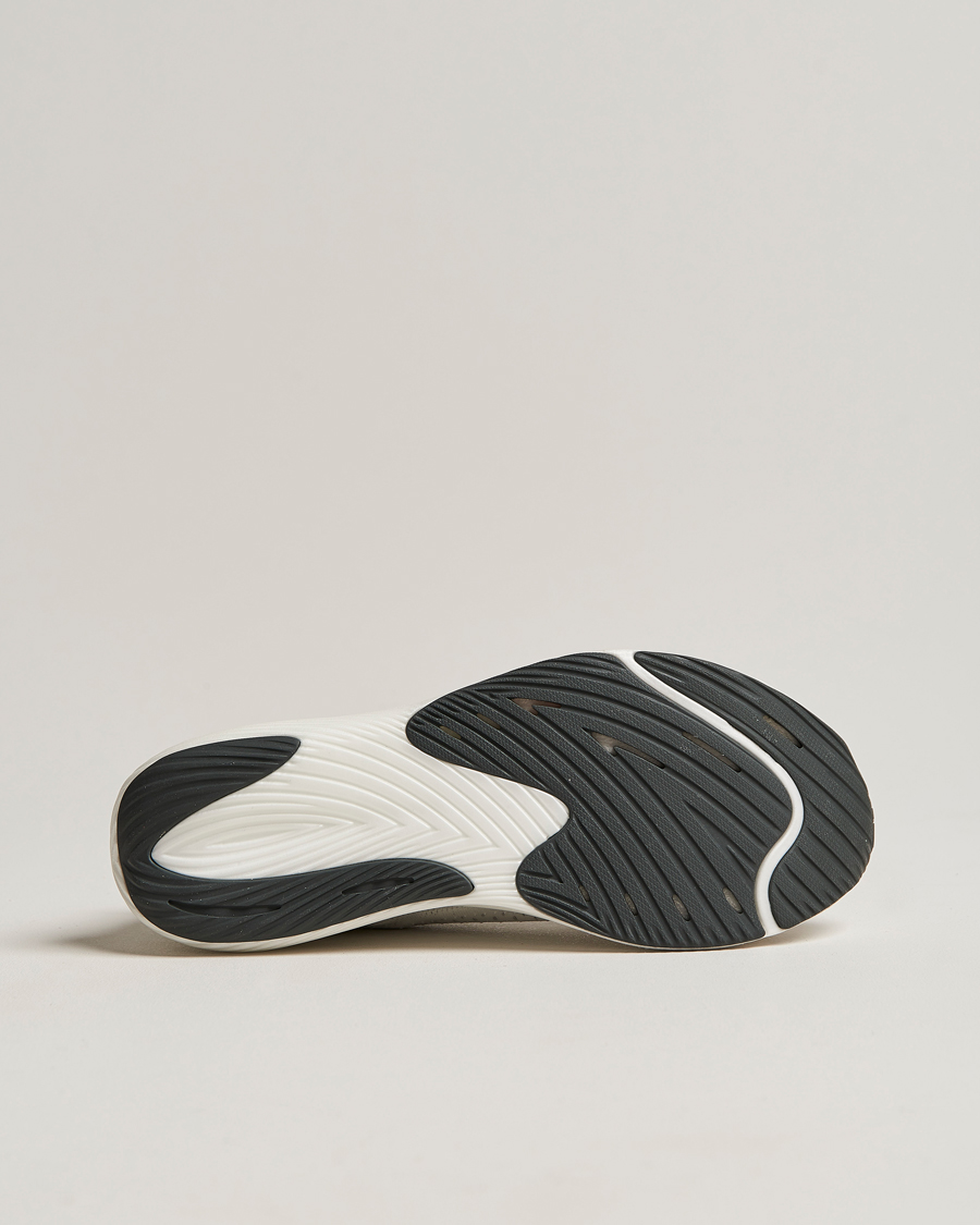 Mies | New Balance Running FuelCell Rebel v3 White | New Balance Running | FuelCell Rebel v3 White