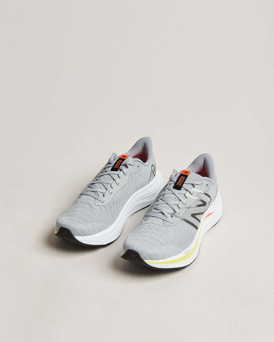 Mies | Running | New Balance Running | FuelCell Propel v4 Quartz Grey
