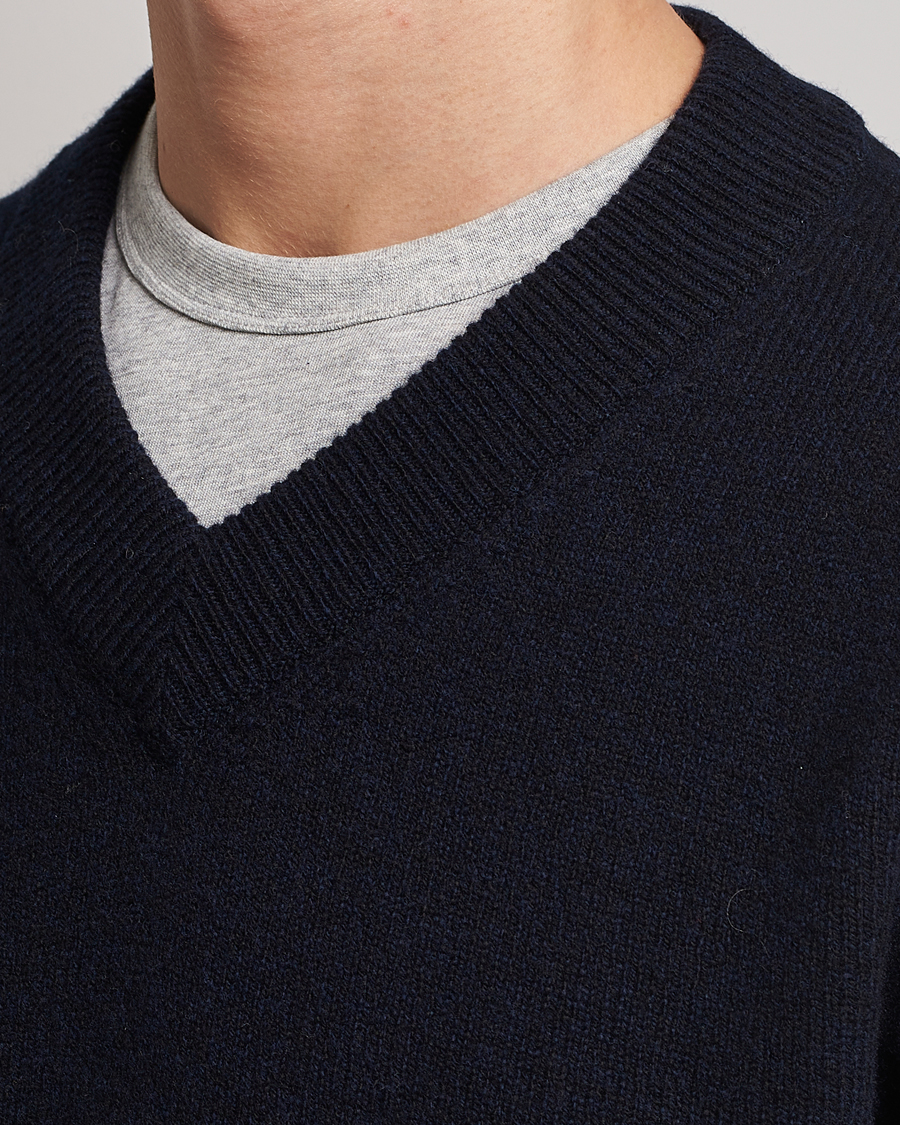 Mies | Puserot | Sunspel | Lambswool V-Neck Dark Navy Mouline