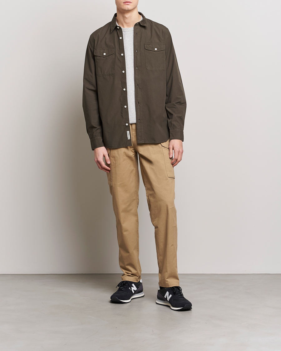 Mies | Kauluspaidat | Woolrich | Poplin Garment Dyed Pocket Shirt Dark Green