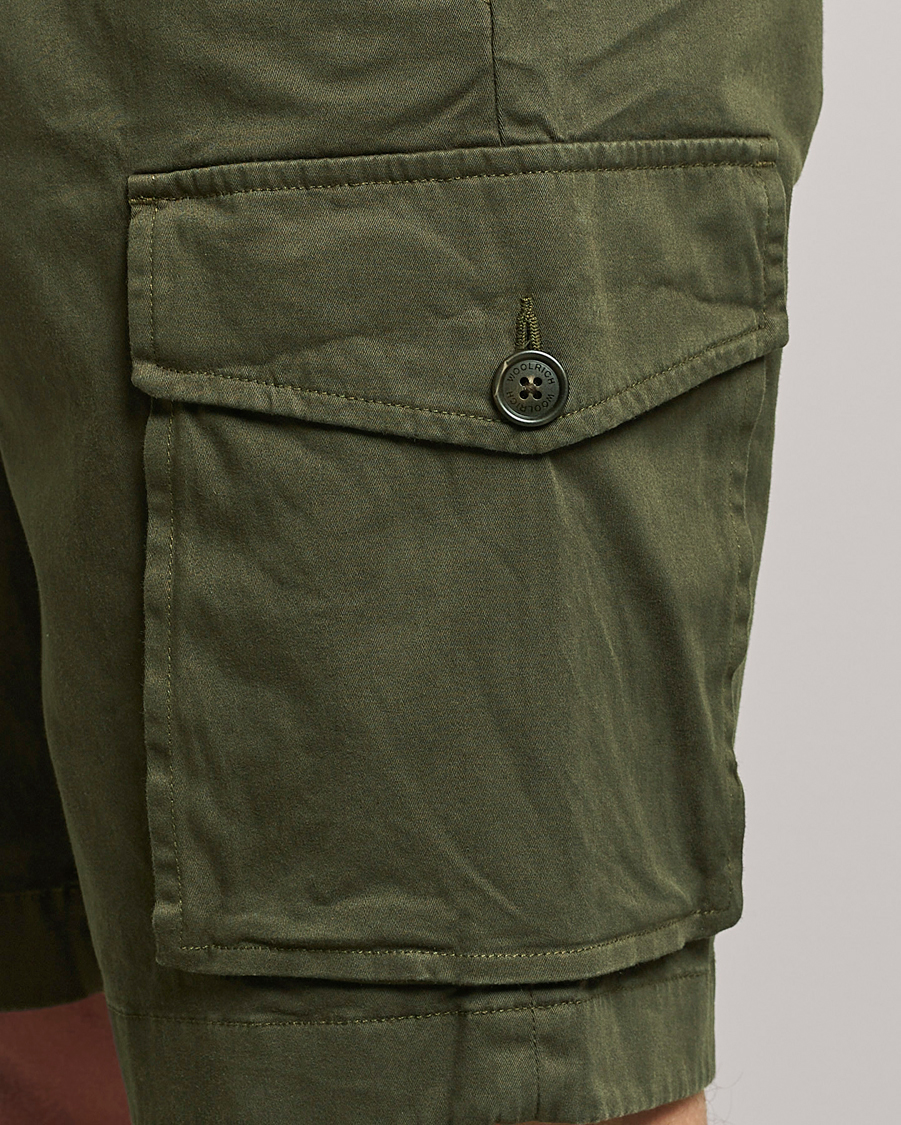 Mies | Shortsit | Woolrich | Classic Cargo Shorts Dark Green