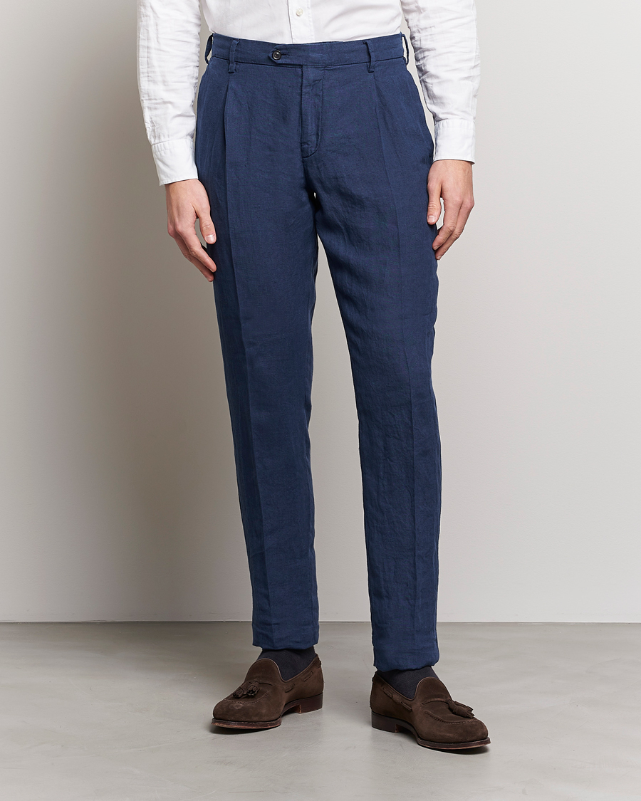 Mies | Pellavan paluu | Lardini | Pleated Linen Trousers Navy
