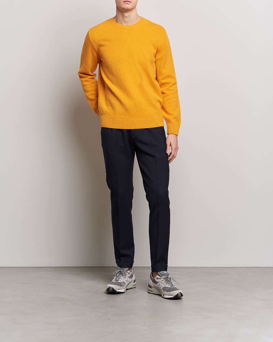 Mies | Puserot | Colorful Standard | Classic Merino Wool Crew Neck Burned Yellow