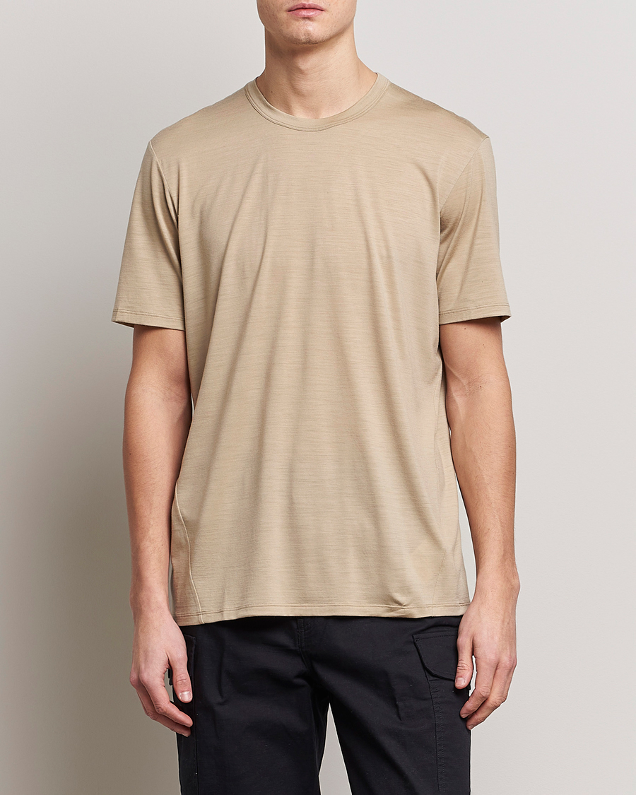 Mies |  | Arc'teryx Veilance | Frame Short Sleeve T-Shirt Dark Wicker