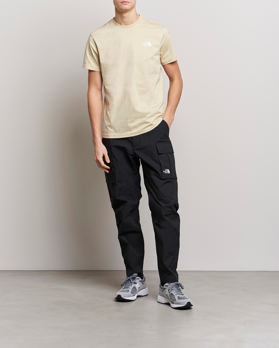 Mies | T-paidat | The North Face | Simple Dome T-Shirt Gravel